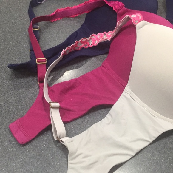 Natori Bras 34C.    SOLD - Picture 2 of 6